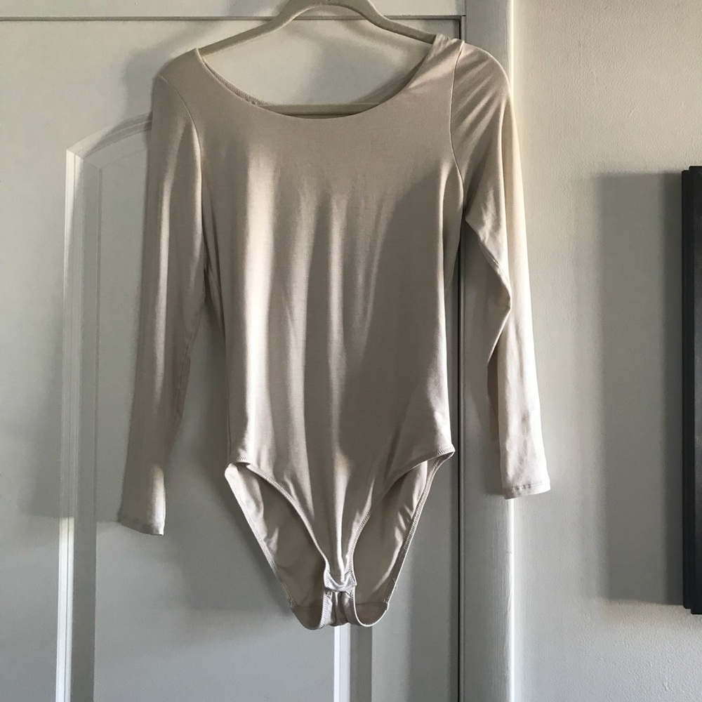 Everlane Long Sleeve Nude Scoopneck Bodysuit